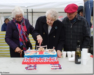 cutting_cake