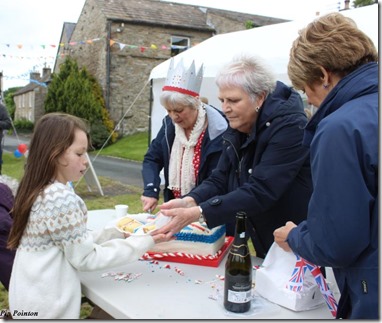 distributing_cake